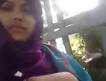 Desi hijabi girl romance with bf outdoor